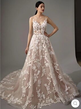 Enzoani Marie 18711 A-Line, Floral Wedding Dress (Fits like Size 10)